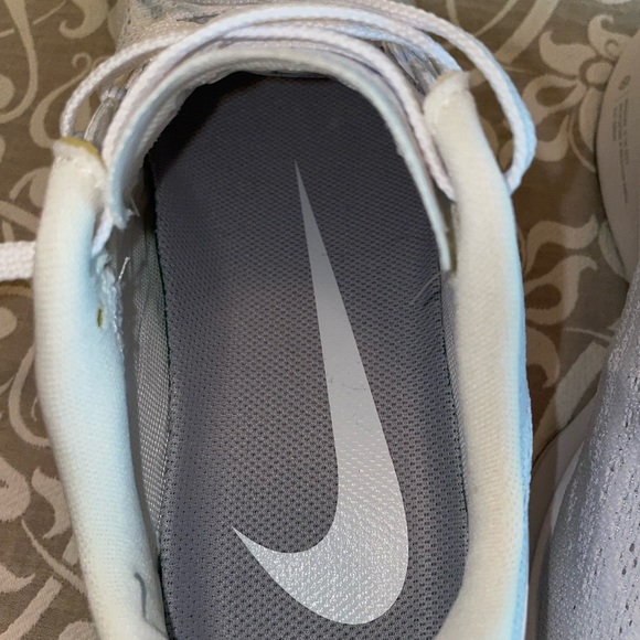 Brand new women white nike shoes - Picture 8 of 13